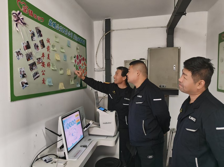 安全親情文化墻 家人囑托記心上